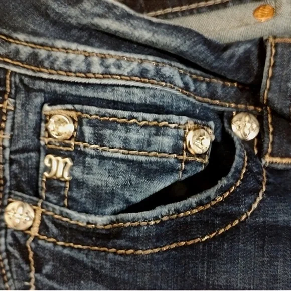 Gorgeous Miss Me Midrise Curvy Crop Jeans With 26” Inseam - Picture 8 of 9